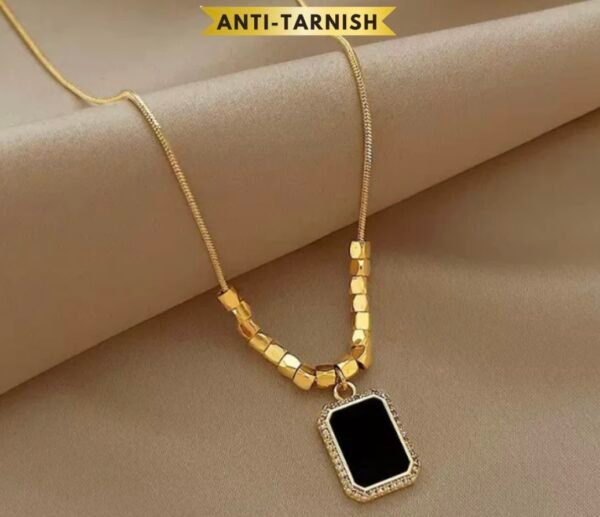 SQUARE BEADS BLACK PENDANT CHAIN NECKLACE